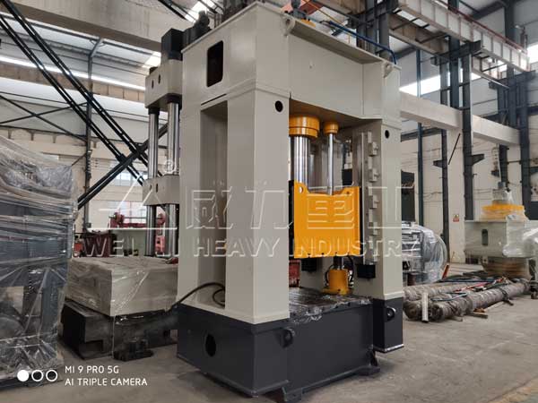 萬能液壓機(jī)